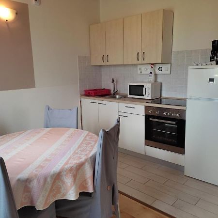 Apartment Arba 1 With Heated Pool 拉布 外观 照片