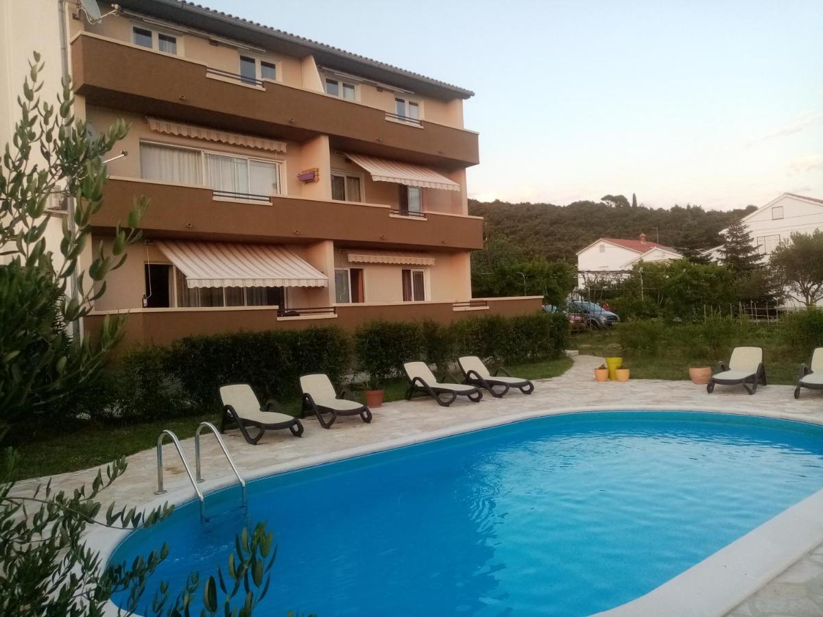 Apartment Arba 1 With Heated Pool 拉布 外观 照片